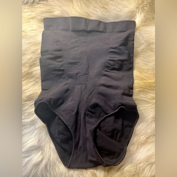 ✨NEW SKIMS HIGH WAISTED BRIEF - SIZE S - ONYX COLOR✨ - Picture 4 of 11